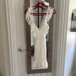 Selfie white lace dress
